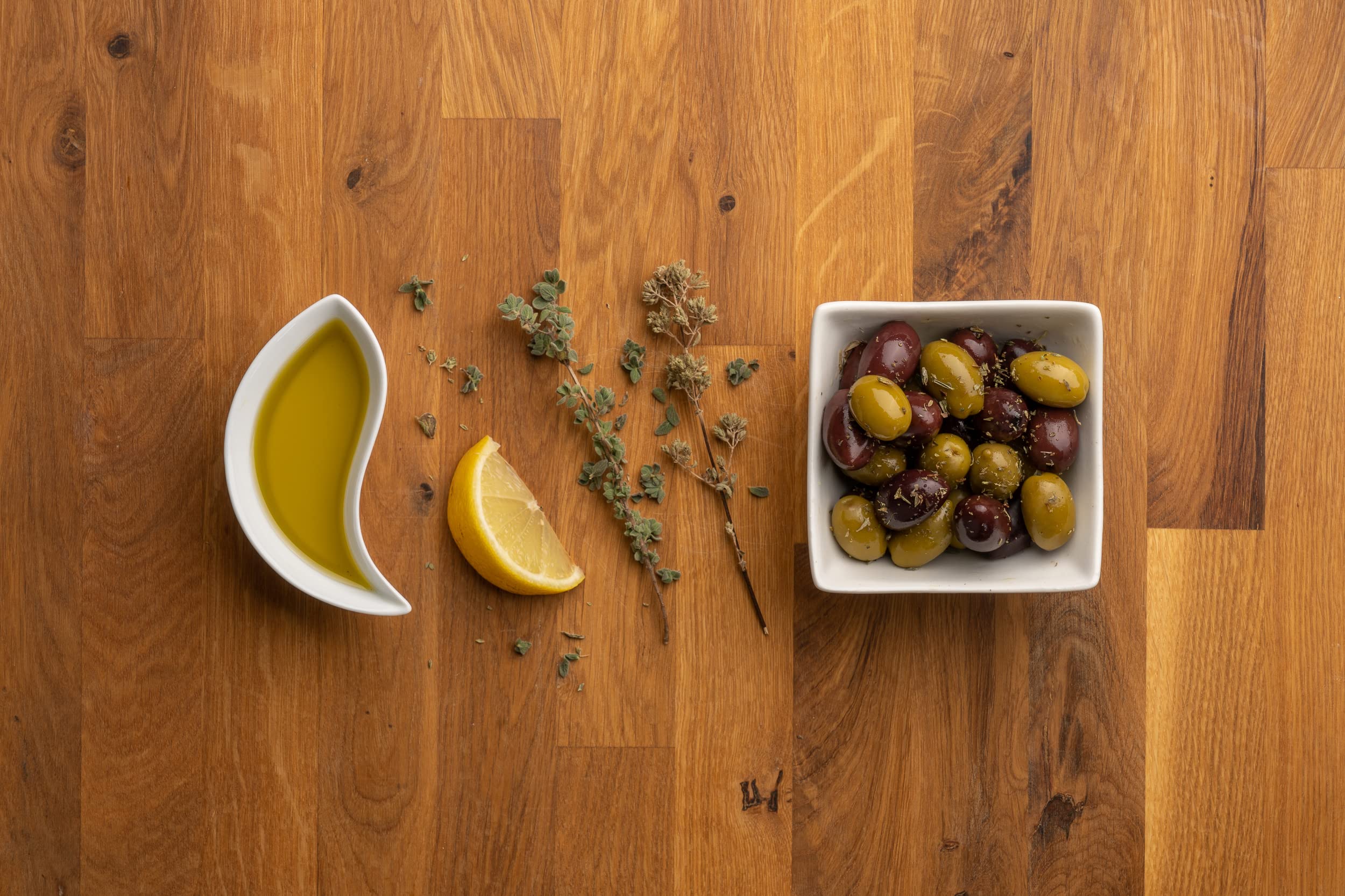 Pack of 4 Variety Mix Olives in Vacuum, 2 Greek Olive Varieties with 4 flavors, Freshly Sealed Olives with Extra Virgin Oil 4X200g