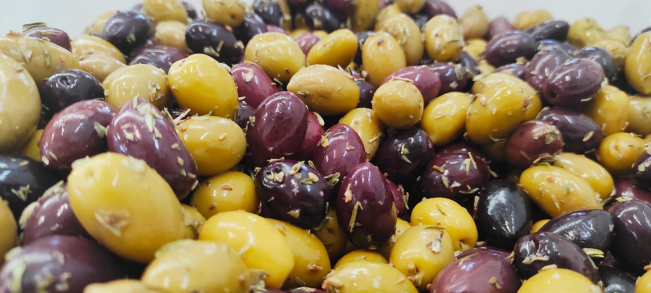 Pack of 4 Variety Mix Olives in Vacuum, 2 Greek Olive Varieties with 4 flavors, Freshly Sealed Olives with Extra Virgin Oil 4X200g