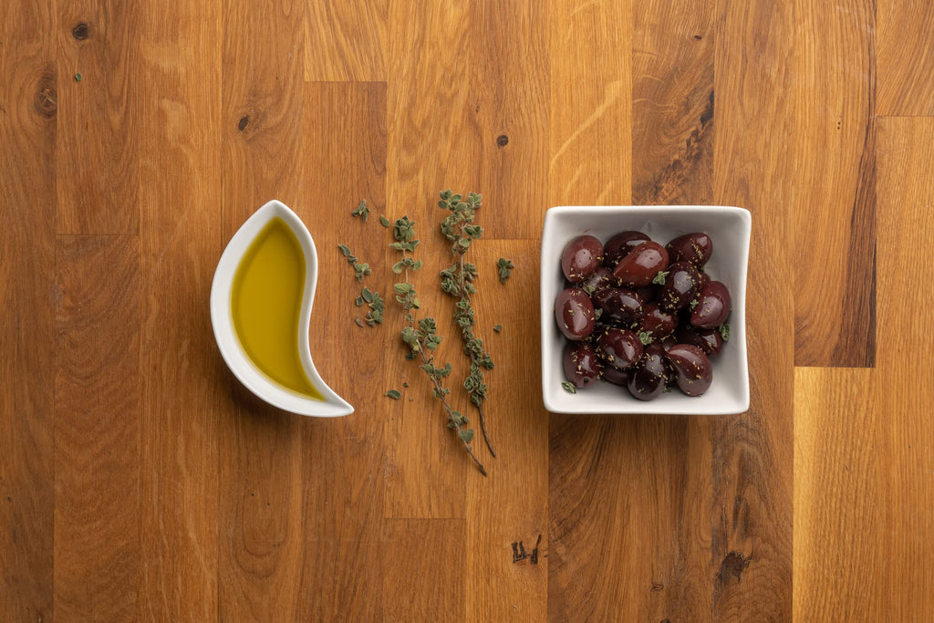 Pack of 4 Variety Mix Olives in Vacuum, 2 Greek Olive Varieties with 4 flavors, Freshly Sealed Olives with Extra Virgin Oil 4X200g