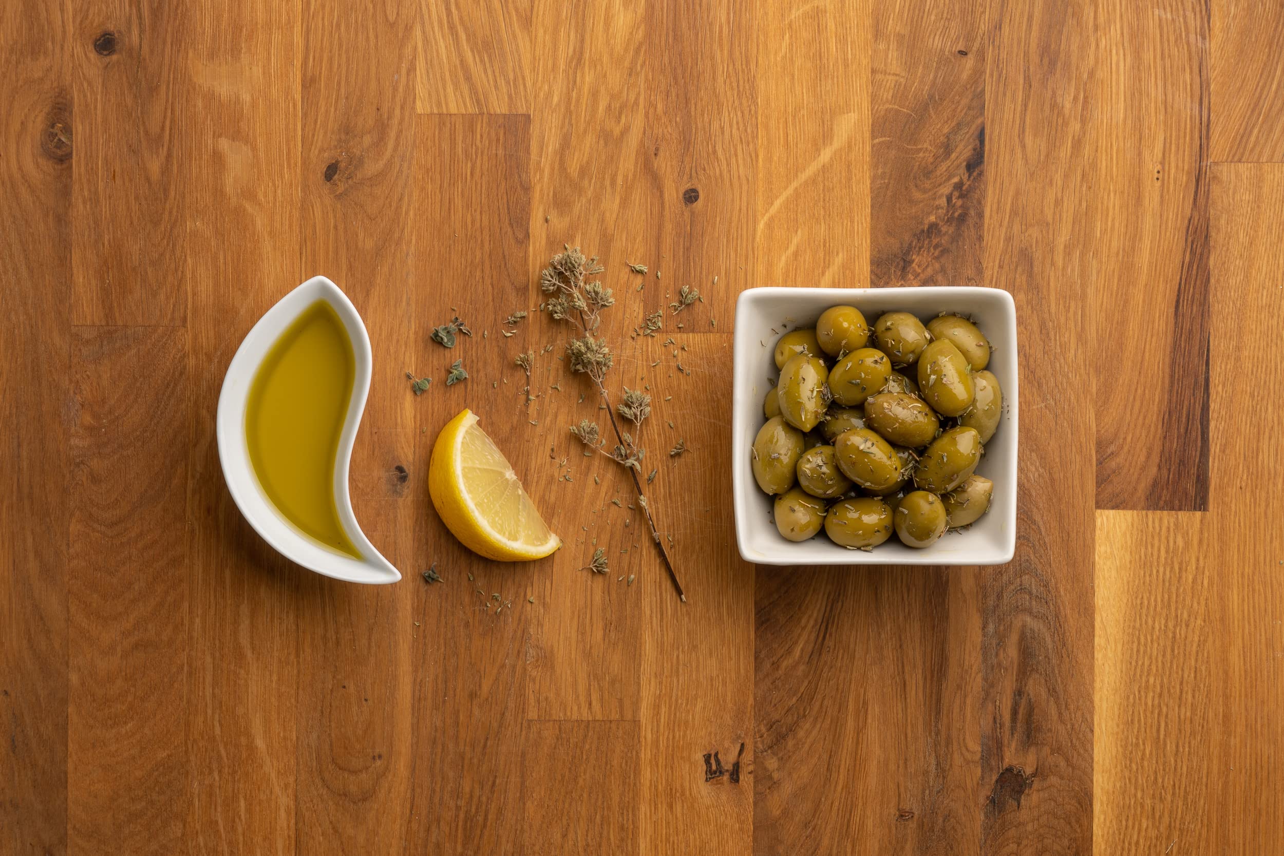 Pack of 4 Variety Mix Olives in Vacuum, 2 Greek Olive Varieties with 4 flavors, Freshly Sealed Olives with Extra Virgin Oil 4X200g
